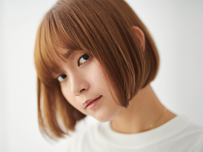 ブラウンヘア女性